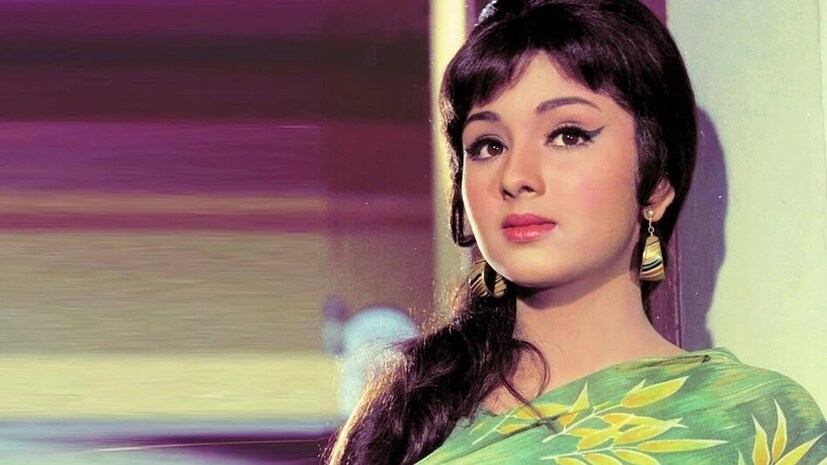  70 കളിലും 80 കളിലും ബോളിവുഡിൽ തരംഗം സൃഷ്ടിച്ച നടിയാണ് ലീന ചന്ദവാർക്കർ. കർണാടകയിലെ ഒരു പട്ടാള കുടുംബത്തിലാണ് ലീന ജനിച്ചത്. 1968 ൽ പുറത്തിറങ്ങിയ 'മാ കാ മീറ്റ്' എന്ന ചിത്രത്തിലൂടെയാണ് ലീന ചന്ദവാർക്കർ നടിയായി അരങ്ങേറ്റം കുറിച്ചത്. വിനോദ് ഖന്നയാണ് നായകനായി അഭിനയിച്ചത്. ചിത്രം പുറത്തിറങ്ങിയപ്പോൾ തന്നെ സൂപ്പർ ഹിറ്റായിരുന്നു.
