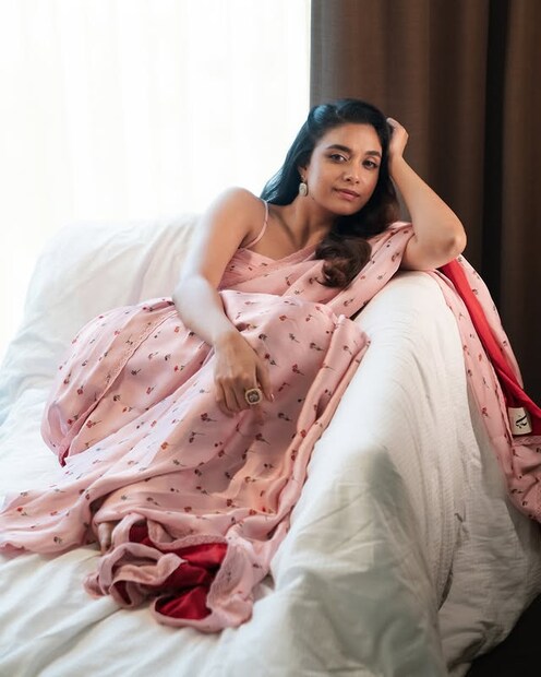 South Indian divas in sarees, saree fashion, South Indian actresses, Malavika Mohanan saree, Sobhita Dhulipala saree, Keerthy Suresh saree, Rashmika Mandanna saree, Trisha Krishnan saree, Handloom Sarees, actress in Handloom Sarees, Handloom Saree collection ,how to wear Handloom Sarees, celebrity news, കൈത്തറി സാരി, കൈത്തറി സാരിയിൽ നടിമാർ ,കൈത്തറി സാരി വില ,കൈത്തറി സാരി എങ്ങനെ ഉടുക്കാം ,കൈത്തറി സാരി കളക്ഷൻ , ശോഭിത ധുലിപാല, ശോഭിത ധുലിപാല വൈറൽ ,ശോഭിത ധുലിപാല ഫോട്ടോസ് , മാളവിക മോഹനൻ, മാളവിക മോഹനൻ സാരി ,മാളവിക മോഹനൻ വൈറൽ , കീർത്തി സുരേഷ്, കീർത്തി സുരേഷ് വൈറൽ ,കീർത്തി സുരേഷ് സാരി ,സായ് പല്ലവി, സായ് പല്ലവി വൈറൽ ,സായ് പല്ലവി സാരി 