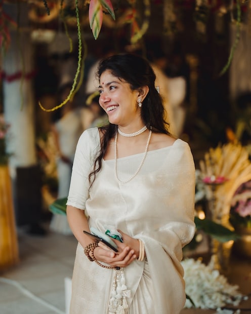 South Indian divas in sarees, saree fashion, South Indian actresses, Malavika Mohanan saree, Sobhita Dhulipala saree, Keerthy Suresh saree, Rashmika Mandanna saree, Trisha Krishnan saree, Handloom Sarees, actress in Handloom Sarees, Handloom Saree collection ,how to wear Handloom Sarees, celebrity news, കൈത്തറി സാരി, കൈത്തറി സാരിയിൽ നടിമാർ ,കൈത്തറി സാരി വില ,കൈത്തറി സാരി എങ്ങനെ ഉടുക്കാം ,കൈത്തറി സാരി കളക്ഷൻ , ശോഭിത ധുലിപാല, ശോഭിത ധുലിപാല വൈറൽ ,ശോഭിത ധുലിപാല ഫോട്ടോസ് , മാളവിക മോഹനൻ, മാളവിക മോഹനൻ സാരി ,മാളവിക മോഹനൻ വൈറൽ , കീർത്തി സുരേഷ്, കീർത്തി സുരേഷ് വൈറൽ ,കീർത്തി സുരേഷ് സാരി ,സായ് പല്ലവി, സായ് പല്ലവി വൈറൽ ,സായ് പല്ലവി സാരി 