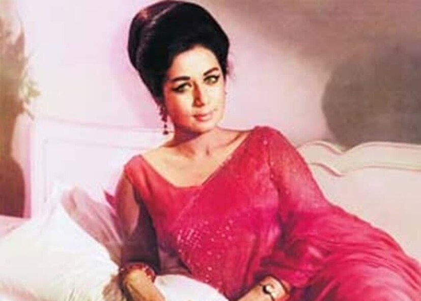 actress Nanda, who Lived Like A Widow,For 30 years Without getting married, actress who Lived Like A Widow, Without getting married, actress Nanda love life ,actress Nanda partner, actress Nanda viral ,actress Nanda lifestory, Nanda, Bollywood actress, Nanda biography, Nanda films, Nanda personal life, Nanda career, Nanda and Manmohan Desai, Nanda legacynanda, manmohan desai, nanda manmohan desai lovestory, nanda death, manmohan desai filmmaker death nanda,Actress, Actresses Life, Bollywood Cinema, Cinema, Bollywood Actress, Actress, Actress Nanda, Cinema, Bollywood Cinema, Bollywood, Marriage, Engagement, Future Husband, Widow, Nanda actress, Bollywood actress, Nanda personal life,Manmohan Desai,നന്ദ , ബോളിവുഡ് നടി നന്ദ ,നടി നന്ദ വൈറൽ ,നടി നന്ദ ജീവിതകഥ ,നടി നന്ദ പങ്കാളി , അഞ്ചാം വയസ്സിൽ,അരങ്ങേറ്റം,പ്രതിശ്രുത വരന്റെ അപ്രതീക്ഷിത മരണം,വിവാഹം കഴിക്കാതെ 30 വർഷം,വിധവയെ പോലെ ജീവിച്ച പ്രശസ്ത നടി,മൻമോഹൻ ദേശായി, മൻമോഹൻ ദേശായി മരണം ,മൻമോഹൻ ദേശായി അപ്രതീക്ഷിത മരണം,നന്ദ സിനിമകൾ ,നന്ദ ഫോട്ടോസ് ,നന്ദ ബോളിവുഡ് 