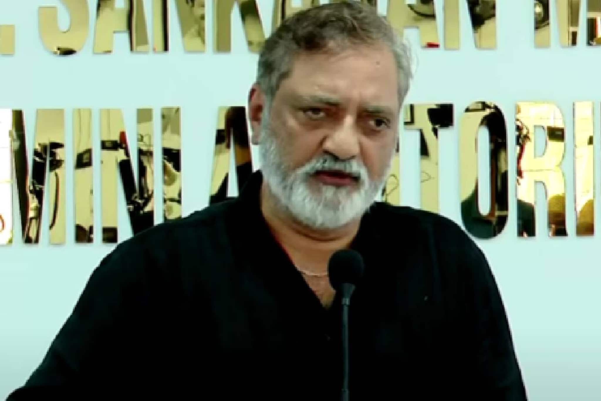 സ്ത്രീ പീഡകന് നികുതിപ്പണമെടുത്ത് അവാർഡ് നൽകി ആദരിക്കുമ്പോൾ‌ നിയമത്തെ പരിഹസിക്കുകയല്ലേ ? ജോയ് മാത്യു