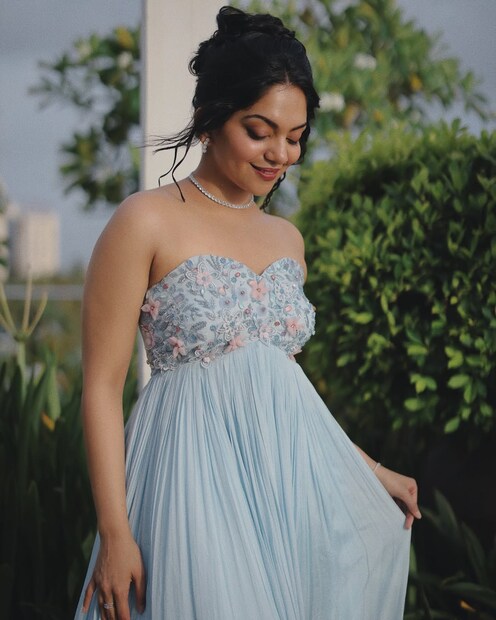  മറ്റു വഴികൾ ഇല്ലാതെയാണ് അവർ കുറ്റസമ്മതം നടത്തുന്ന വീഡിയോ ഞങ്ങൾ പുറത്തുവിട്ടത്. ഇപ്പോൾ കാര്യങ്ങളെല്ലാം ഒക്കെയായി വരുന്നു.. ഈ മൂന്ന് ഫ്രോഡുകൾക്കെതിരെ നിയമപരമായി തന്നെ മുന്നോട്ട് പോകാനാണ് ഞങ്ങളുടെ ഉറച്ച തീരുമാനം എന്നും അഹാന കൃഷ്ണ. അതേസമയം കടയുടെ QR കോഡിന് പകരം, സ്വന്തം ബാങ്ക് അക്കൗണ്ടിന്റെ കോഡ് വെച്ചാണ് 69 ലക്ഷത്തിന്റെ തട്ടിപ്പ് നടത്തിയത്.