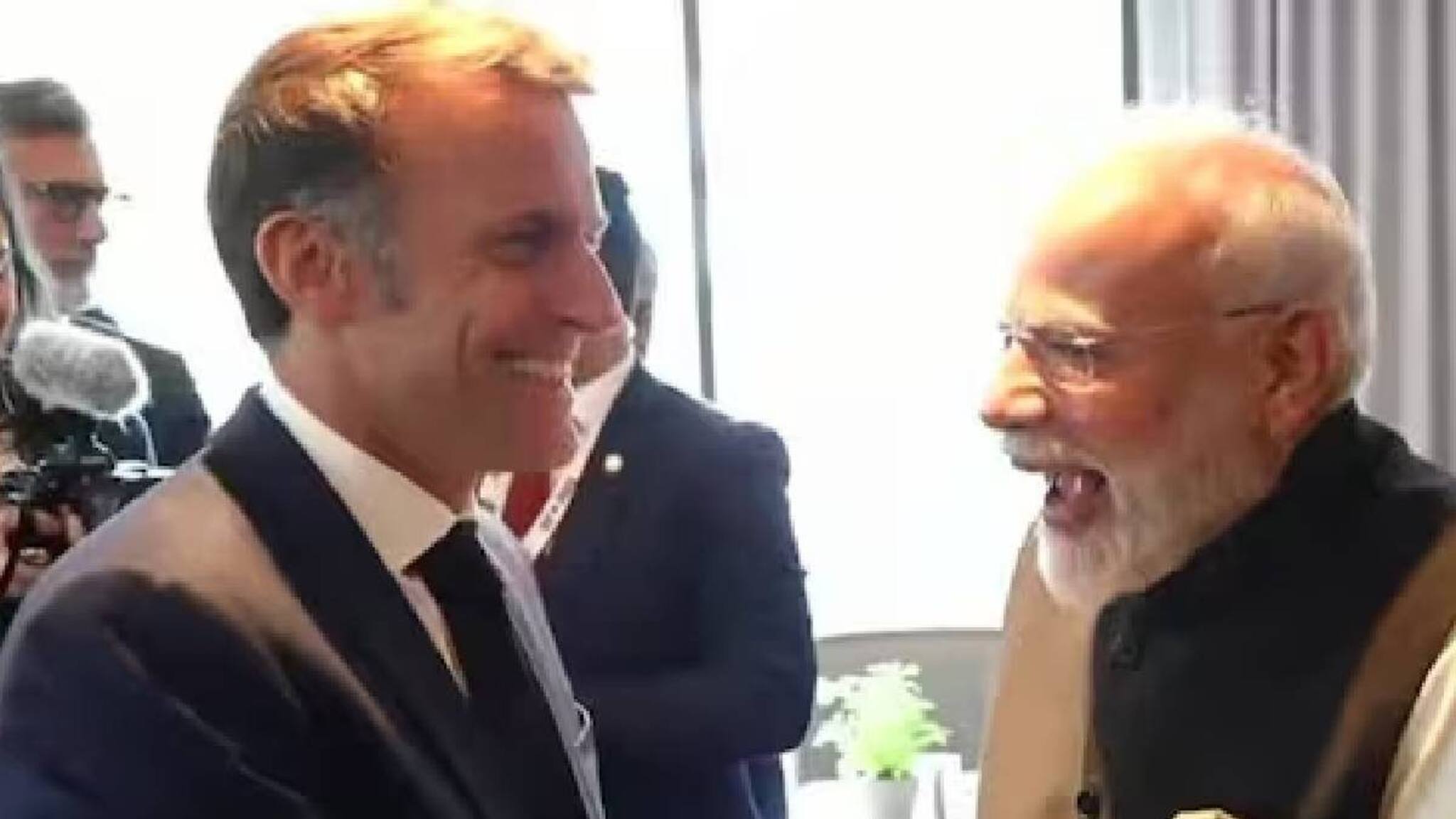 ട്വിറ്ററില്‍ യുദ്ധം ചെയ്യുകയാണോ? ഫ്രഞ്ച് പ്രസിഡന്റ് മാക്രോണിനോട് തമാശ പറഞ്ഞ് നരേന്ദ്ര മോദി