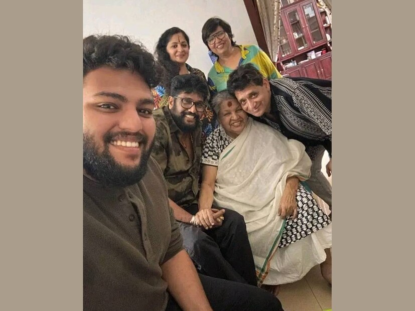 അവസാന നാളുകളിൽ കവിയൂർ പൊന്നമ്മ സിനിമയിൽ നിന്നും വിട്ട് നിൽക്കുകയും, വീട്ടിൽ വിശ്രമ ജീവിതം നയിച്ചു വരികയുമായിരുന്നു. ഇതിനിടയിൽ അവരെ സന്ദർശിക്കാൻ സംവിധായകൻ ഷാജി കൈലാസും കുടുംബവും ഒരിക്കൽ പോയിരുന്നു 