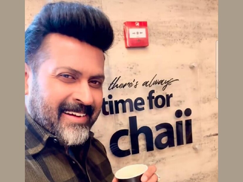 'അച്ഛനോട് തുറന്നു സംസാരിക്കുന്ന പ്രായപൂർത്തിയായ മകളാണെങ്കിൽ, അത് കേൾക്കുന്ന അച്ഛനാണെങ്കിൽ പറയാവുന്ന ഒരു കാര്യമുണ്ട്. അച്ഛാ, എനിക്കൊരാളെ ഇഷ്‌ടമാണ്‌ കല്യാണം കഴിച്ചു തരുമോ എന്ന്. അതിനു പകരം, അതേ ലാഘവത്തോടു കൂടി, 'അച്ഛാ എനിക്ക് സിനിമ ഇഷ്‌ടമാണ്‌. എനിക്ക് സിനിമയിൽ അഭിനയിച്ചാൽ കൊള്ളാം എന്ന് ആദ്യമായി തുറന്നു പറഞ്ഞു,' എന്ന് മനോജ് കെ. ജയൻ അതിനും മുൻപ് കുഞ്ഞാറ്റ ആ കഥ അവതരിപ്പിച്ചത് മനോജിന്റെ ഭാര്യ ആശയോടാണ്