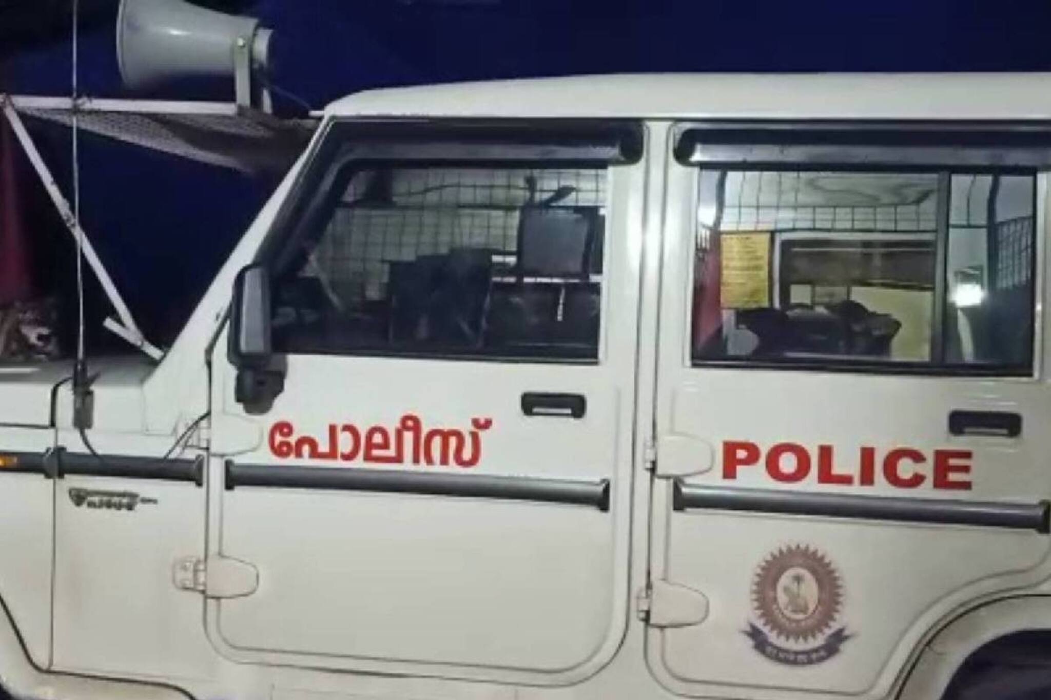 പ്രാർത്ഥനയ്ക്കായി ഉപയോഗിച്ച പാക്കിസ്ഥാൻ പതാക പിടികൂടി; ഓഡിറ്റോറിയം ഉടമയ്ക്കെതിരെ കേസ്