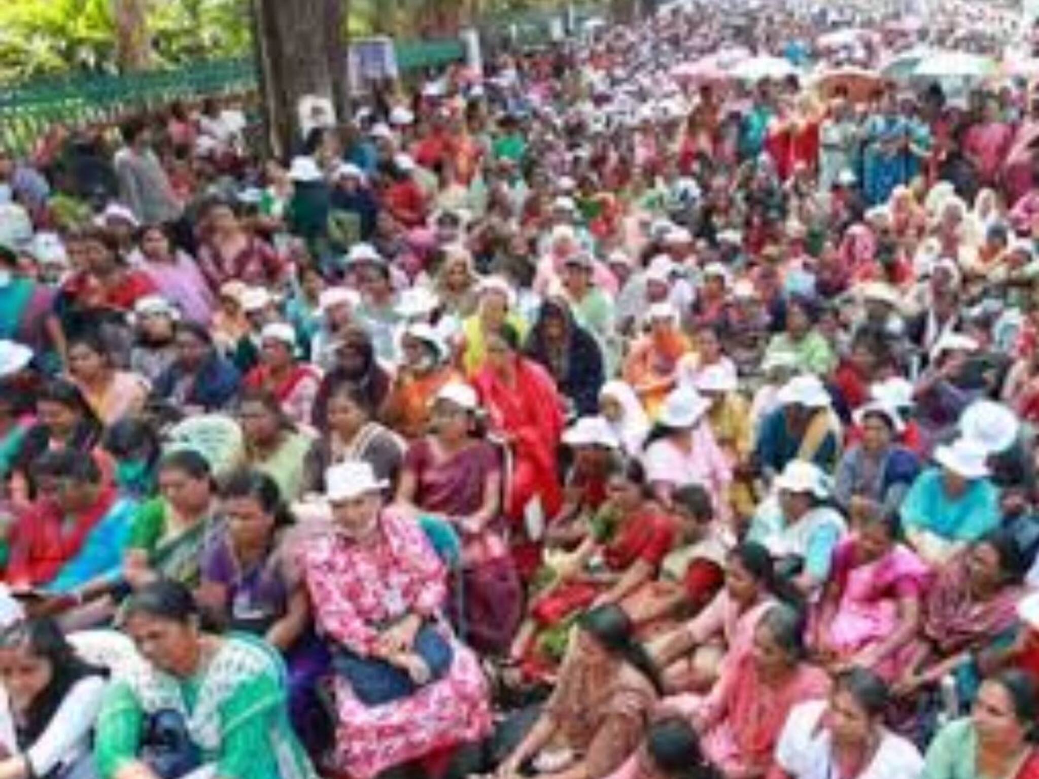 ആശാവർക്കർമാർ സെക്രട്ടേറിയറ്റിന് മുന്നിലെ രാപകൽ സമരം അവസാനിപ്പിക്കുന്നു