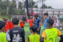 റിലയൻസ് ഫൗണ്ടേഷൻ യംഗ് ചാംപ്‌സ് (RFYC) ഫുട്ബോൾ അക്കാദമിയുടെ പത്താം വാർഷികത്തോടനുബന്ധിച്ച് ഫുട്ബോൾ ക്ലിനിക്
