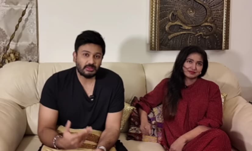  നല്ല ഭക്ഷണം കഴിക്കുക, യോഗ ചെയ്യുക ഇതൊക്കെയാണ് പ്രിയ ഇപ്പോൾ ചെയ്യുന്നത്. തെറാപ്പി, ജീവിതശൈലിയിൽ വരുത്തുന്ന മാറ്റങ്ങൾ, ചെറിയ രീതിയിലെ വ്യായാമം, ആവശ്യമായ സപ്ലിമെന്റ്സുകൾ കഴിക്കൽ തുടങ്ങിയ കാര്യങ്ങളിലൂടെ ഈ രോ​ഗത്തിന് വലിയ മാറ്റമുണ്ടാകുമെന്നും ഇരുവരും കൂട്ടിച്ചേർത്തു.