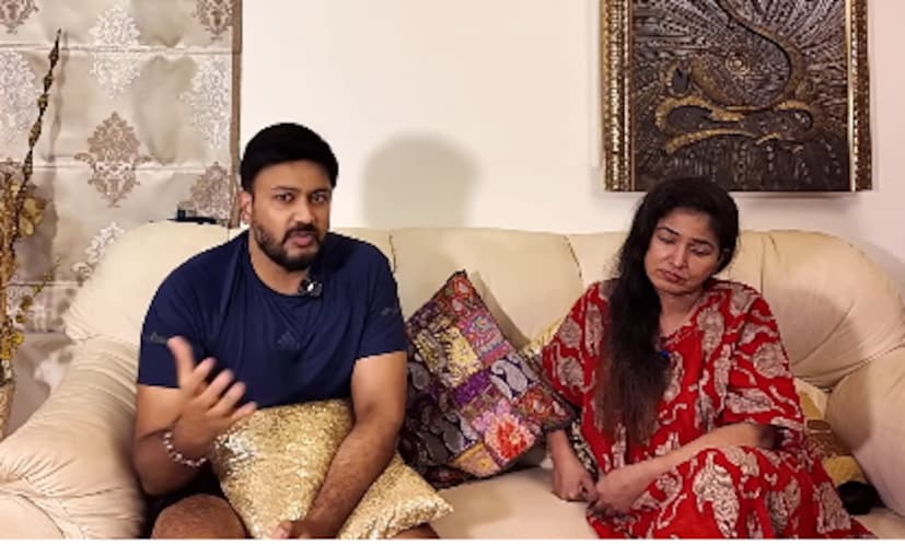  രാത്രി ആയതുകൊണ്ട് അന്ന് ഇക്കാര്യം ആരെയും അറിയാക്കാതെ കിടന്നു. പിറ്റേന്ന് നല്ല ശരീര വേദനയൊക്കെ ഉണ്ടായിരുന്നു. ഒരു ദിവസം ദിലുവിന്റെ മുമ്പിൽവച്ച് വീണപ്പോഴാണ് ദിലുവും ഈ അവസ്ഥ നേരിട്ടു കാണുന്നത്. പിന്നെ ആളുകളുടെ മുന്നിൽ വച്ചൊക്കെ വീണിട്ടുണ്ട്. ഈ അവസ്ഥയിൽ ചികിത്സ നേടിയില്ലെങ്കിൽ പിന്നെ ഡിപ്രഷനിലേക്കാകും ആ രോഗി പോകുന്നതെന്ന് നടി പറയുന്നു.