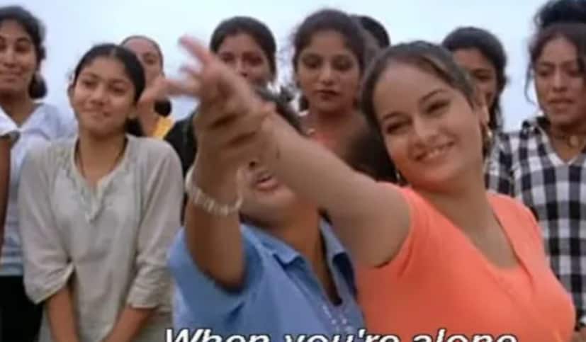  ബാക്ക് ​ഗ്രൗണ്ട് ഡാൻസറിൽ നിന്നും നായികമാരായ ചുരുക്കം ചിലരാണുള്ളത്. അത്തരത്തിൽ ബാക്ക് ​ഗ്രൗണ്ട് ഡാൻസറായി ആരംഭിച്ച് ഇന്ന് തെന്നിന്ത്യയിൽ കോടികൾ നേടുന്ന ഒരു നായികയുണ്ട്. കസ്‌തൂരിമാൻ സിനിമയുടെ തമിഴ് പതിപ്പിൽ മീര ജാസ്‌മിൻ പഠിക്കുന്ന കോളേജിലെ വിദ്യാർത്ഥികളിൽ ഒരാളായി പാട്ടുസീനിൽ മാത്രം പ്രത്യക്ഷപ്പെട്ട പെൺകുട്ടിയാണ് ഇന്നത്തെ താര സുന്ദരി.
