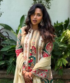 Amala Paul l അമിതമായി മദ്യപിച്ചു; കഴിക്കാൻ കൊടുത്തത് ക്യാറ്റ് ബിസ്ക്കറ്റ്; അനുഭവം തുറന്നുപറഞ്ഞ് അമല പോൾ Amala Paul l അമിതമായി മദ്യപിച്ചു; കഴിക്കാൻ കൊടുത്തത് ക്യാറ്റ് ബിസ്ക്കറ്റ്; അനുഭവം തുറന്നുപറഞ്ഞ് അമല പോൾ
