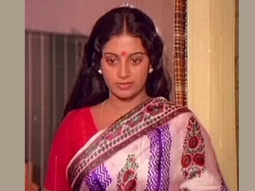 ഓർത്തോഡക്സ് ബ്രാഹ്മണ കുടുംബത്തിൽ പിറന്ന ശ്രീവിദ്യ എങ്ങനെയാണ് ഇങ്ങനെയൊരു പ്രണയത്തിൽ പെട്ടത് എന്ന ചോദ്യത്തിനാണ് അവർ മറുപടി നൽകിയത്. ഒരു ഘട്ടത്തിൽ എല്ലാ സ്ത്രീകളും പുരുഷന്മാരും ചിലതിലേക്ക് അവരെ സ്വയം തള്ളിവിടും. പ്രണയമാകട്ടെ, കല്യാണമാകട്ടെ. കല്യാണം കഴിക്കേണ്ടയാൾ മറ്റൊരു കുട്ടിയെ വിവാഹം ചെയ്തതും തനിക്ക് അയാളോട് ദേഷ്യമായി. പേര് പറയാൻ ആഗ്രഹിക്കുന്നില്ല. 'ഇയാൾക്ക് കല്യാണം കഴിക്കാമെങ്കിൽ, എനിക്ക് കല്യാണം കഴിച്ചുകൂടേ' എന്നായിരുന്നു അവരുടെ മനസിലെ ചോദ്യം