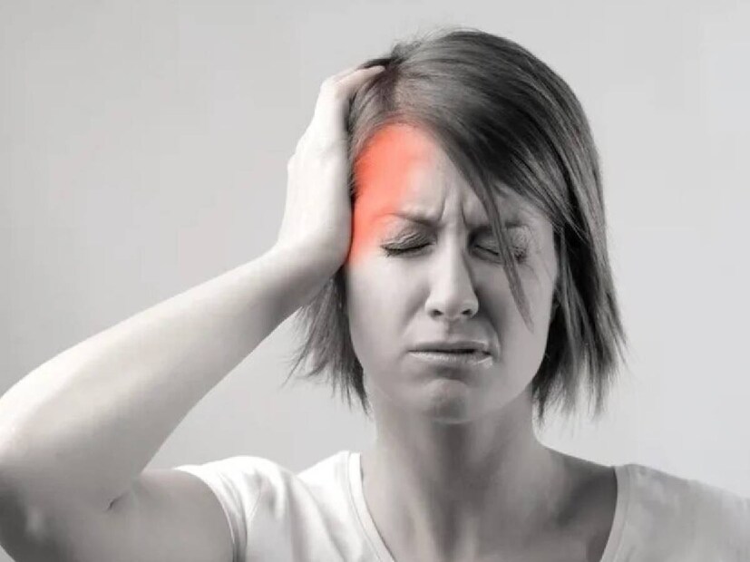 migraine symptoms, migraine signs, early symptoms of migraine, early signs of migraine, Headaches, headache types, tension-type headache, migraine headache, cluster headache, medication overuse headache, sinus headache, thunderclap headache, lifestyle, health and fitness, health tips, headache or migraine, how to find migraine, migraine symptoms, migraine symptoms in woman, 7 ways to help reduce migraines, Can migraine be cured, Can stress cause migraines, causes of migraine, Common causes of migraines, common migraine triggers, Dehydration and migraines, Does lack of sleep cause migraines, expert tips to manage migraine, migraine, migraine headaches, headaches, causes of headaches, headache causes, throbbing headache, cure for migraine headaches, cure for migraine attack, home remedies, cure migraine headaches naturally,മൈഗ്രെയ്ന്‍ , മൈഗ്രെയ്ന്‍ ലക്ഷണങ്ങൾ ,മൈഗ്രെയ്ന്‍ ചികിത്സ ,മൈഗ്രെയ്ന്‍ വരാൻ കാരണം , നെറ്റിത്തടത്തിലെ അസഹനീയ വിങ്ങൽ,മനംപുരട്ടൽ ,മൈഗ്രെയ്ന്‍ നിസ്സാരമല്ല,ചെന്നിക്കുത്ത്,മനംപുരട്ടൽ, ഛർദ്ദി, വെളിച്ചം , ശബ്ദം ,ചിലതരം ഗന്ധം,ന്യൂറോളജിക്കല്‍ ഡിസോര്‍ഡര്‍,ഹെൽത്ത് ന്യൂസ് , ന്യൂസ് 18 മലയാളം 