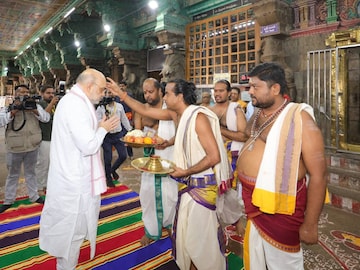 അമിത് ഷാ മധുര മീനാക്ഷി ക്ഷേത്രത്തിൽ‌ ദര്‍ശനത്തിന് എത്തിയപ്പോൾ
