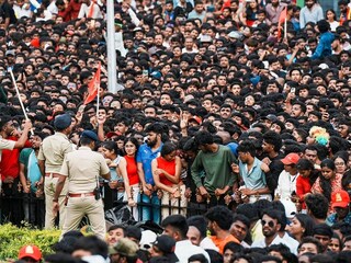 സർക്കാർ ദീർഘകാല പരിഹാരങ്ങൾ ആലോചിക്കുന്നുണ്ടെന്ന് മുഖ്യമന്ത്രി (PTI)