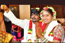 അമ്മയുടെ കാമുകനുമായി പ്രണയത്തിലായ നവവധു  ഭർത്താവിനെ കൊലപ്പെടുത്തി: എട്ടുപേര്‍ അറസ്റ്റില്‍