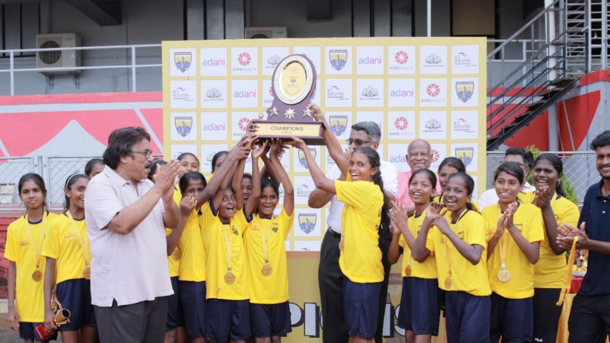 മഴയിലും ആവേശം ചോരാതെ കുട്ടിക്കൊമ്പന്മാര്‍; തിരുവനന്തപുരം കൊമ്പന്‍സിന്റെ സമ്മര്‍ സ്‌കൂള്‍ ഫുട്ബോള്‍ ടൂര്‍ണമെൻ്റ് സമാപിച്ചു