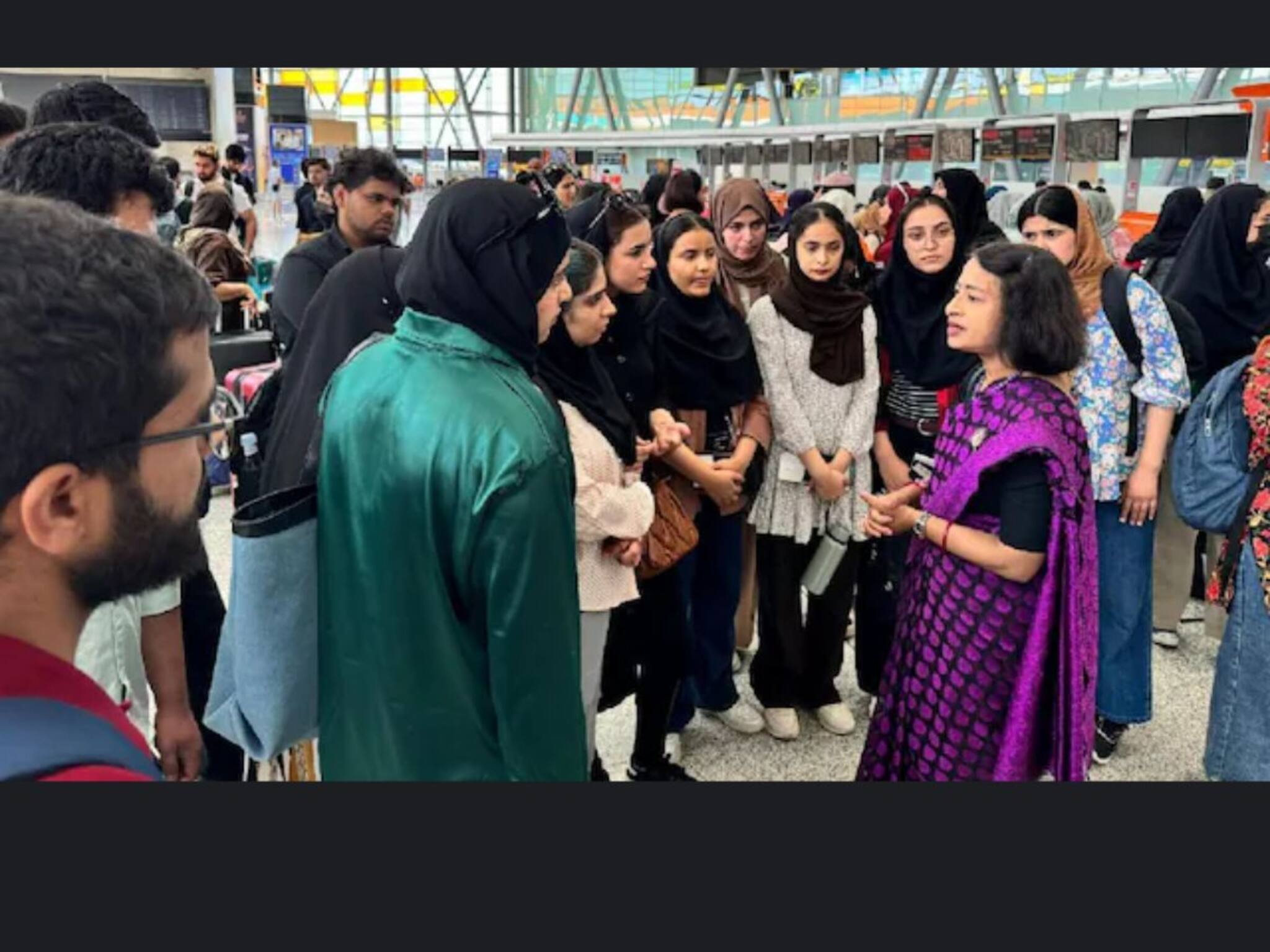 ഇന്ത്യൻ വിദ്യാർത്ഥികളെ തിരികെയെത്തിക്കാൻ ഇറാൻ വ്യോമാതിർത്തി തുറന്നു; പ്രത്യേക വിമാനങ്ങൾ ക്രമീകരിക്കുന്നു