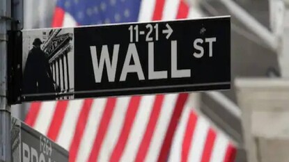 ഓഹരി വിപണിയിലെ ട്രേഡര് എന്ന ജോലി ഉപേക്ഷിച്ച് ഓണ്ലൈനായി ക്ലാസെടുത്ത് മണിക്കൂറിന് ആയിരങ്ങള് സമ്പാദിക്കുന്ന ഒരു യുവാവിന്റെ അനുഭവമാണ് ഇപ്പോള് ശ്രദ്ധ നേടുന്നത് ഓഹരി വിപണിയിലെ ട്രേഡര് എന്ന ജോലി ഉപേക്ഷിച്ച് ഓണ്ലൈനായി ക്ലാസെടുത്ത് മണിക്കൂറിന് ആയിരങ്ങള് സമ്പാദിക്കുന്ന ഒരു യുവാവിന്റെ അനുഭവമാണ് ഇപ്പോള് ശ്രദ്ധ നേടുന്നത്