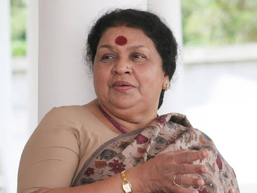 എത്ര നിർബന്ധിച്ചിട്ടും അതാരെന്നു പേര് പറയാൻ കവിയൂർ പൊന്നമ്മ തയാറായില്ല. എന്നാൽ, അതിനിടയിൽ തനിക്ക് അതാരെന്നു അറിയാമെന്നും, പേര് പറയുമെന്നുമായി തിലകൻ. മുൻകാല ചലച്ചിത്ര സംവിധായകൻ ജേസി എന്നാണ് തിലകൻ പറഞ്ഞ പേര്. ജയനും ഷീലയും വേഷമിട്ട ശാപമോക്ഷം എന്ന സിനിമ സംവിധാനം ചെയ്തു തുടങ്ങിയ ആളാണ് ജേസി. മുരളിയും ഗീതയും വേഷമിട്ട 'സങ്കീർത്തനം പോലെ'യാണ് അദ്ദേഹം സംവിധാനം ചെയ്ത ഏറ്റവും ഒടുവിലത്തെ ചിത്രം. നിരവധി ചിത്രങ്ങളിൽ അഭിനേതാവുമാണ് അദ്ദേഹം. അമൃതാ ടി.വിയിലെ പഴയ പരിപാടിയിലാണ് കവിയൂർ പൊന്നമ്മയുടെ ഈ പരാമർശം വന്നത് 