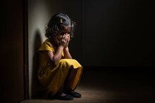 ദത്തെടുത്ത അഞ്ചുവയസുകാരിക്ക് ലൈംഗിക ചൂഷണം; 52കാരൻ പിതാവ് പോലീസ് പിടിയിൽ
