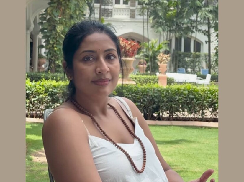 കുറച്ചു കാലമായി നവ്യ നായർ ഒരു യൂട്യൂബ് ചാനൽ സജീവമാക്കി പ്രവർത്തിച്ചു പോരുന്നു. ഇതിൽ നവ്യയുടെയും മകൻ സായ് കൃഷ്ണയുടെയും അച്ഛനമ്മാരുടെയും സഹോദരൻ രാഹുലിന്റെയും വിശേഷങ്ങൾ കാണാം. നൃത്തവിദ്യാലയമായ മാതംഗി ബൈ നവ്യയുടെ വിശേഷങ്ങളും ഇതിൽക്കാണാം. അടുത്തിടെ നവ്യ മാതംഗിയിൽ നൃത്ത ക്‌ളാസുകളും തുടങ്ങിക്കഴിഞ്ഞു. തന്റെ ഒരു കമന്റിന്റെ പേരിലും ഐ.എ.എസ്. ഉദ്യോഗസ്ഥനുമായുള്ള പരിചയത്തിന്റെ പേരിലും സൈബർ ഇടങ്ങളിൽ ക്രൂശിക്കപ്പെട്ട താരം കൂടിയായിരുന്നു നവ്യ നായർ. രണ്ടു വർഷങ്ങൾക്ക് മുൻപ് നവ്യ നായരുടെ പേരിൽ പ്രചരിച്ച ഒരു ട്രോൾ പരമ്പര ആരും മറന്നിട്ടുണ്ടാവില്ല (തുടർന്ന് വായിക്കുക)