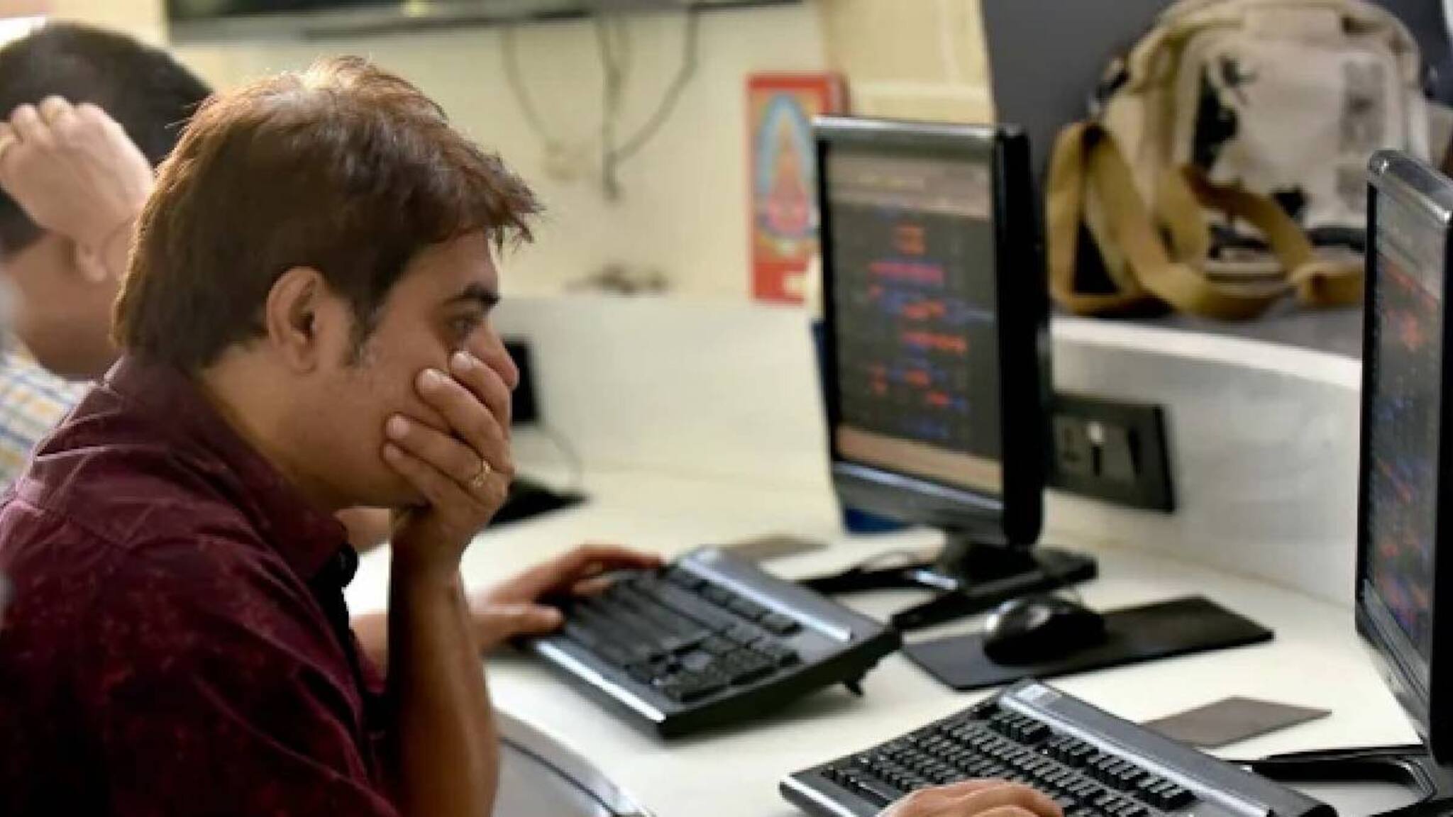 ഓഹരി വിപണിയിൽ തകർച്ച; സെന്‍സെക്‌സ് 726 പോയിന്റ് നഷ്ടത്തില്‍; നിഫ്റ്റി 25000-ന് താഴേക്ക്; 5 പ്രധാന കാരണങ്ങൾ