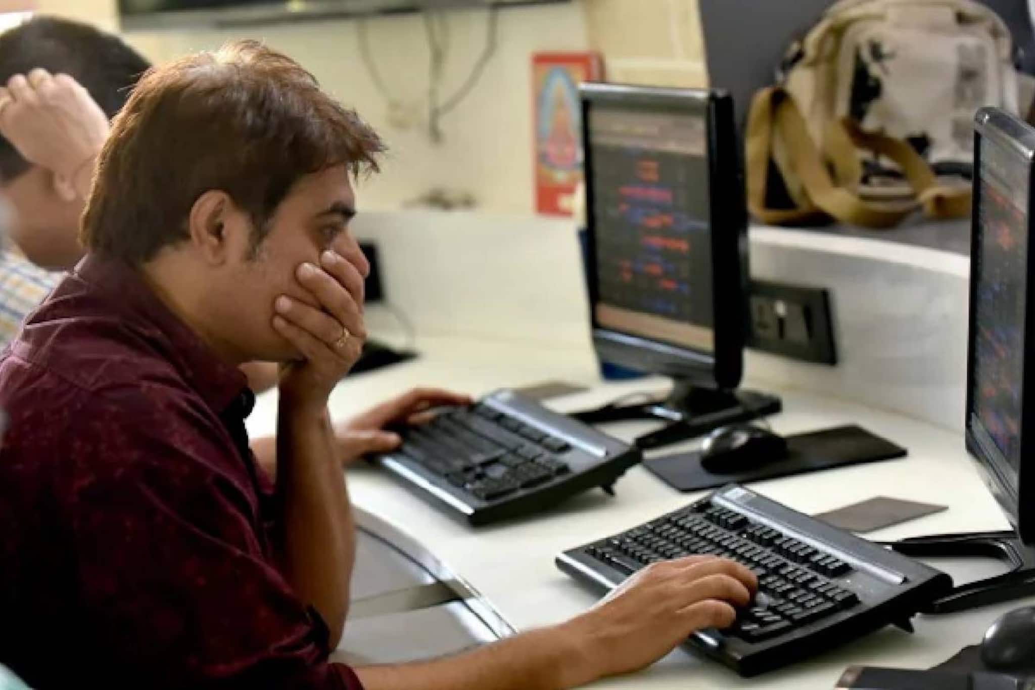 ഓഹരി വിപണിയിൽ തകർച്ച; സെന്‍സെക്‌സ് 726 പോയിന്റ് നഷ്ടത്തില്‍; നിഫ്റ്റി 25000-ന് താഴേക്ക്; 5 പ്രധാന കാരണങ്ങൾ