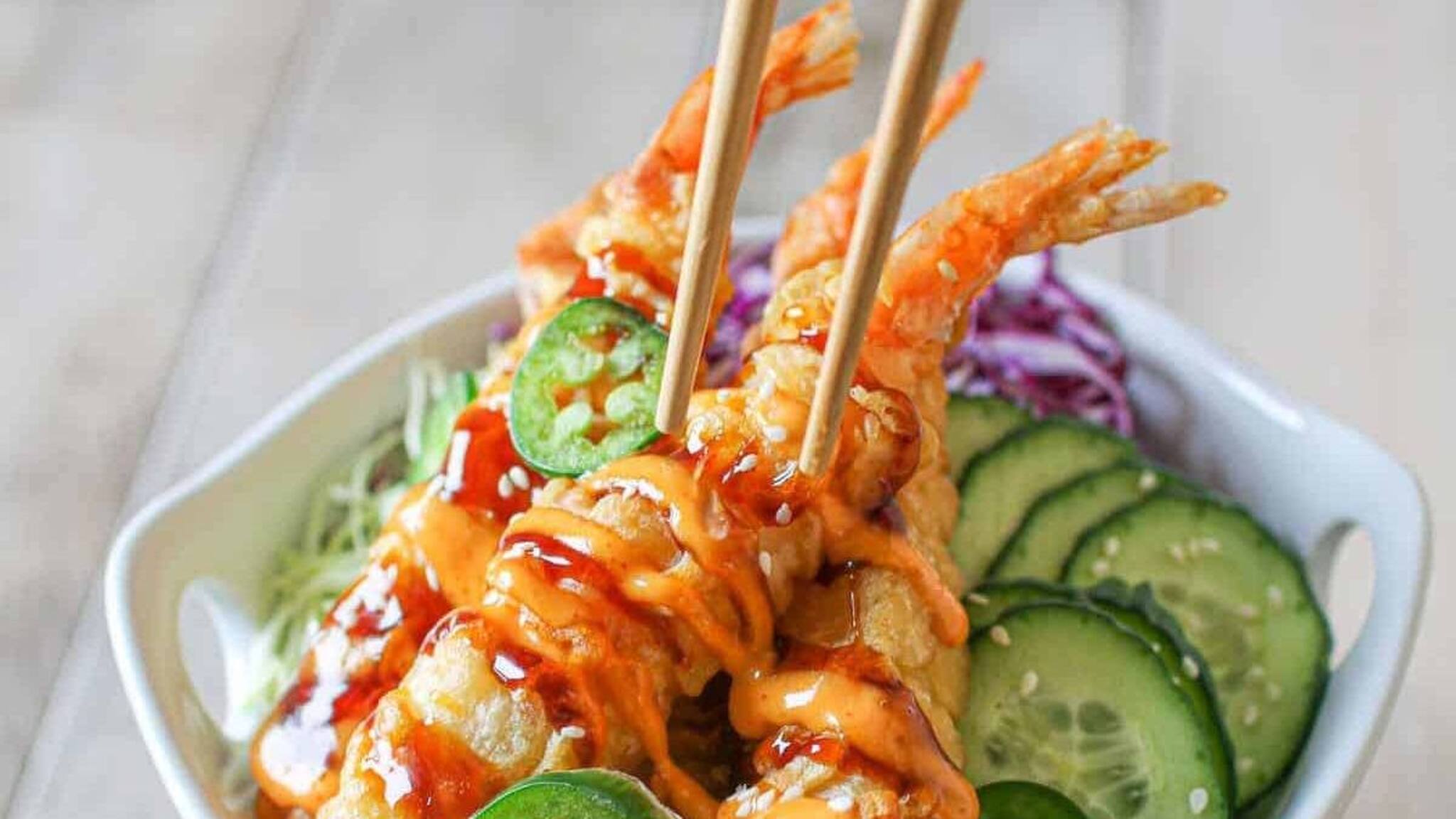 വിമാനത്തിൽ ബിസിനസ് ക്‌ളാസിൽ ഡോക്‌ടർക്ക്‌ ചെമ്മീൻ നൽകി; സിംഗപ്പൂർ എയർലൈൻസിനെതിരെ കേസ്