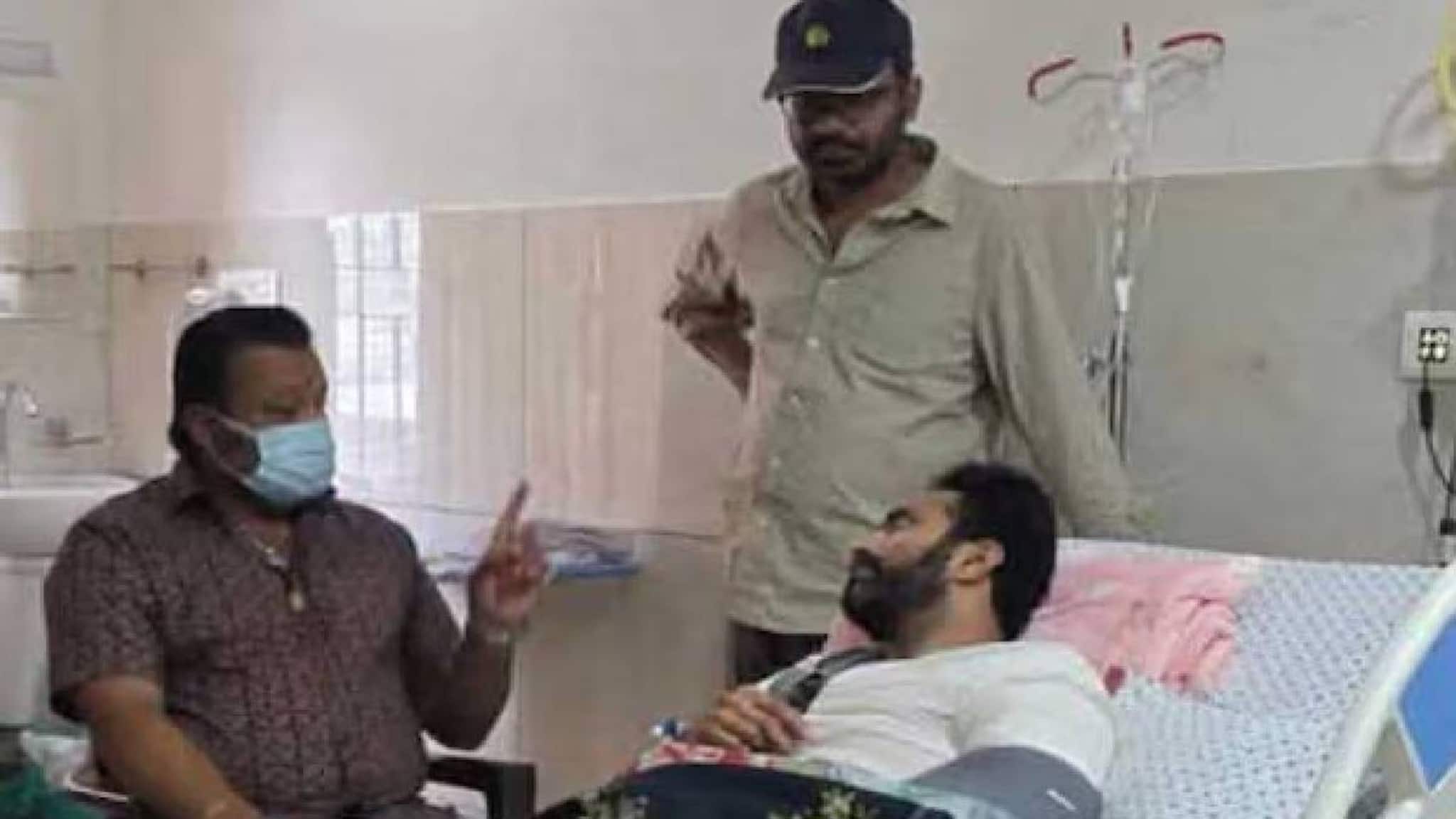 'പിതാവ് മരിച്ച കാര്യം അമ്മയെ ഇതുവരെയും അറിയിച്ചിട്ടില്ല'; ഷൈൻ ടോമിനെ സന്ദർശിച്ച് സുരേഷ് ഗോപി 'പിതാവ് മരിച്ച കാര്യം അമ്മയെ ഇതുവരെയും അറിയിച്ചിട്ടില്ല'; ഷൈൻ ടോമിനെ സന്ദർശിച്ച് സുരേഷ് ഗോപി