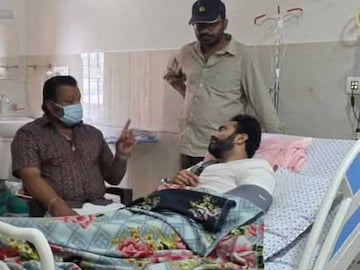 ആശുപത്രിയിൽ കഴിയുന്ന ഷൈൻ ടോമിനെ സന്ദർശിച്ച് കേന്ദ്രമന്ത്രി സുരേഷ് ​ഗോപി
