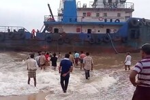 കൊല്ലത്തു നിന്ന് മുംബൈയിലേക്ക് പുറപ്പെട്ട ബോട്ട് കാസർഗോഡ് തീരത്തേക്ക് ഇടിച്ചു കയറി; പത്തു പേരെയും രക്ഷപെടുത്തി...