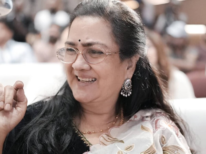 ഒരു ചോദ്യമായിരുന്നു ആ ഗെയിമിന്റെ മുഖ്യ അജണ്ട. അങ്ങനെ 'ഉർവശിക്ക് ജീവിതത്തിൽ ഏറ്റവും ഇഷ്‌ടപ്പെട്ട ആൾ ആരെന്ന' ചോദ്യത്തിന് മറുപടി പറയണമെന്ന് മുകേഷ്. ഒരുപാട് പേരെ ഇഷ്‌ടമുണ്ട് എന്ന് ഉർവശി പറഞ്ഞുവെങ്കിലും, അത് കണക്കിലെടുക്കാൻ മുകേഷ് തയാറായില്ല. ഒരാളുടെ പേര് പറഞ്ഞ് തന്നെയാകണം. പറയാൻ പ്രയാസമെങ്കിൽ എഴുതിത്തന്നാൽ മതിയെന്നായി മുകേഷ്. ഒടുവിൽ എല്ലാവരുടെയും നിർബന്ധത്തിനു വഴങ്ങി ഉർവശി അത് ഒരു കടലാസിൽ എഴുതി നൽകി 