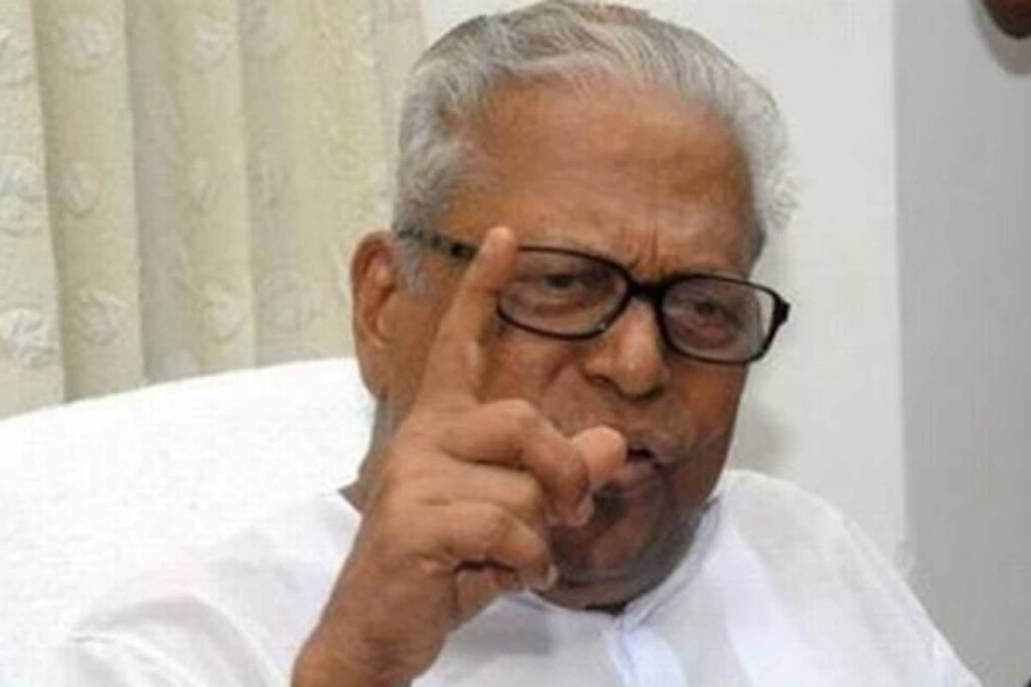 വി എസ്സിനെ വി എസ്സാക്കിയത് ഒരു മിഡില്‍ ക്ലാസ് ഹിന്ദു ഹീറോ പരിവേഷമല്ല