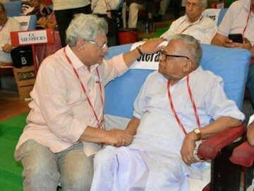 വി എസും യെച്ചൂരിയും (photo: va arunkumar/ facebook)