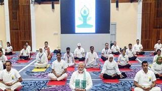 ഷേർ-ഇ-കാശ്മീർ ഇന്റർനാഷണൽ കോൺഫറൻസ് സെന്ററിൽ നടന്ന അന്താരാഷ്ട്ര യോഗ ദിനാചരണത്തിന് പ്രധാനമന്ത്രി നരേന്ദ്ര മോദി നേതൃത്വം നൽകി