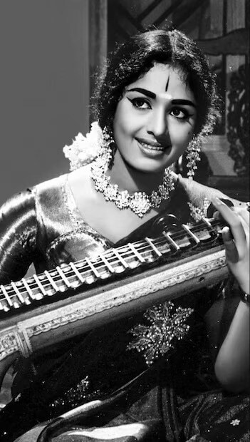  തമിഴിൽ മാത്രമല്ല, തെലുങ്ക്, മലയാളം, കന്നഡ തുടങ്ങിയ ഭാഷകളിലും കെ.ആർ വിജയ മികച്ച ഒരുപിടി ചിത്രങ്ങളിൽ അഭിനയിച്ചു. ദക്ഷിണേന്ത്യൻ ഭാഷകളിലായി ചുരുങ്ങിയ സമയത്തിനുള്ളിൽ 600-ലധികം സിനിമകളിൽ മുൻനിര നടിയായി അഭിനയിച്ചിട്ടുണ്ട്. ആ കാലഘട്ടത്തിൽ ഒരു വർഷം ഏറ്റവും കുറഞ്ഞത് 10 സിനിമയിലെങ്കിലും ഇവർ അഭിനയിക്കാറുണ്ട്. ആ കാലത്ത് ശിവാജിക്കും എം.ജി.ആറിനും തുല്യമായ പ്രതിഫലം വാങ്ങിയ ഒരു നടിയായിരുന്നു അവർ.