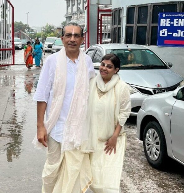 Prakash Jha, Bollywood director, National Award-winning director, Aashram series, Amitabh Bachchan, Bobby Deol, Film and Television Institute of India, Deepti Naval, Actor, Actors Life, Actresses Life, Cinema, Prakash Jha, disha jha, Prakash Jha, director Prakash Jha, film maker Prakash Jha, Prakash Jha life story ,Prakash Jha adopt a girl ,Prakash Jha adoption story ,Prakash Jha viral ,Prakash Jha latest ,Prakash Jha photos, disha jha, producer disha jha,Prakash Jha Who adopt a 10 month old girl, Abandoned Under A Theatre Seat, viral story, തിയേറ്ററിലെ സീറ്റിനടിയിൽ നിന്ന് ,സംവിധായകൻ കണ്ടെത്തിയ 10 മാസം പ്രായമുള്ള കുഞ്ഞ്,ഇന്ന് വമ്പൻ പ്രൊഡ്യൂസർ,പ്രകാശ് ഝാ, സംവിധായകൻ പ്രകാശ് ഝാ, പ്രകാശ് ഝാ വൈറൽ ,പ്രകാശ് ഝാ ഫോട്ടോസ് ,പ്രകാശ് ഝാ ജീവിതകഥ , പ്രകാശ് ഝാ ദത്തെടുത്തു ,പ്രകാശ് ഝാ ദത്ത് കഥ ,പ്രകാശ് ഝാ വൈറൽ ,ദിഷ ഝാ,ദിഷ ഝാ വൈറൽ ,ദിഷ ഝാ ഫോട്ടോസ് ,