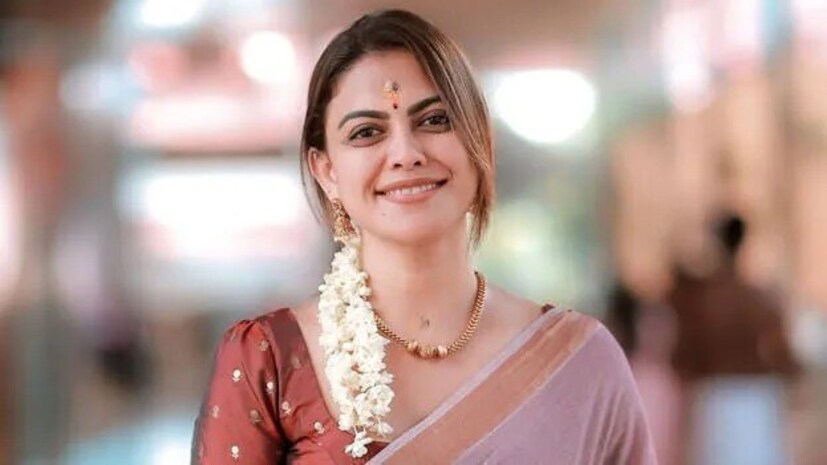 എന്തൊക്കെ പറഞ്ഞാലും അഭിനയിക്കാനാണ് തനിക്ക് ആഗ്രഹം എന്ന് അനുശ്രീ വ്യക്തമായി പറയുന്നുണ്ട്. മലയാള സിനിമയിൽ അത്രകണ്ട് സജീവമായി നിൽക്കാറില്ല എങ്കിലും, ഇടയ്ക്കിടെ താരത്തിന് ശ്രദ്ധേയമായ റോളുകൾ വന്നുചേരും. അടുത്തിടെ ബിജു മേനോൻ, മേതിൽ ദേവിക ചിത്രത്തിൽ അനുശ്രീക്ക് ശക്തമായ ഒരു വേഷമുണ്ടായിരുന്നു. സ്പോർട്സ് മേഖലയിൽ നിന്നുമാണ് അനുശ്രീ അഭിനയത്തിലേക്ക് ചുവടുവയ്ക്കുന്നത്. വളരെ അടുത്ത സൗഹൃദങ്ങൾ കാത്തുസൂക്ഷിക്കുന്ന പതിവുണ്ട് അനുശ്രീക്ക് 