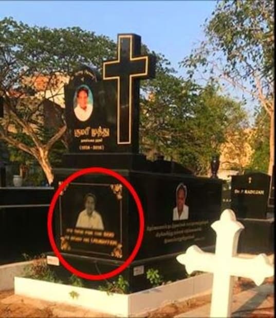  കല്ലറയുടെ മേൽ പതിഞ്ഞ ഈ വാചകം നിരവധിപേരുടെ ശ്രദ്ധ പിടിച്ചുപറ്റി. സ്വന്തം പിതാവിനോട് മക്കൾ കാണിക്കുന്ന സ്നേഹവും ബഹുമാനവുമാണ് ആ വാചകങ്ങളിലുള്ളത്.