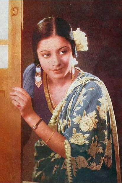  ഇന്ത്യൻ സിനിമയിൽ മുൻനിര നടന്മാർക്കൊപ്പം നടിമാരായി തിളങ്ങുന്ന നിരവധി സ്ത്രീകളുണ്ട്. അഭിനയത്തിനപ്പുറം, നിർമ്മാതാക്കളായും ഗായികമാരായും കഴിവുകൾ തെളിയിക്കുന്നവരുമുണ്ട്. എന്നാൽ, ഇന്ത്യ സ്വാതന്ത്ര്യം നേടുന്നതിന് മുമ്പ് ഇതെല്ലാം ചെയ്ത ഇന്ത്യൻ സിനിമയിലെ ഒരു ലേഡി സൂപ്പർസ്റ്റാർ ഉണ്ട്. ബംഗാളി സിനിമയുടെ ആദ്യത്തെ സൂപ്പർസ്റ്റാർ എന്ന പദവി നേടിയ കാനൻ ദേവിയാണ് ഈ വിശേഷണങ്ങൾക്ക് അർഹ.