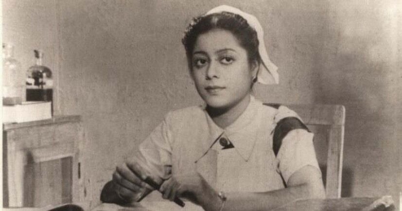  1916 ഏപ്രിൽ 22 ന് പശ്ചിമ ബംഗാളിലെ ഹൗറയിൽ ജനിച്ച കാനൻ ദേവി ദാരിദ്ര്യം അനുഭവിച്ചാണ് വളർന്നത്. കുട്ടിക്കാലം മുഴുവൻ അവർ ദാരിദ്ര്യത്തിലായിരുന്നു ജീവിച്ചത്. അച്ഛൻ ദാരിദ്ര്യം മൂലം മരിച്ചപ്പോൾ അവർ ബന്ധുക്കളുടെ വീട്ടിൽ വേലക്കാരിയായി ജോലിക്ക് പോയി. 10 വയസ്സുള്ളപ്പോഴാണ്രു സുഹൃത്തിന്റെ സഹായത്തോടെ നിശബ്ദ സിനിമകളിൽ ജോലി ചെയ്യാൻ അവർക്ക് അവസരം ലഭിച്ചത്. അങ്ങനെ, 1926 ൽ പുറത്തിറങ്ങിയ 'ജയ്ദേവ്' കാനൻ ദേവിയുടെ ആദ്യ ചിത്രമായി മാറി. ആ സിനിമയിൽ അവർക്ക് വെറും അഞ്ച് രൂപ മാത്രമാണ് പ്രതിഫലം ലഭിച്ചത്. അവരുടെ സിനിമാ യാത്രയുടെ ആരംഭം അവിടെ നിന്നായിരുന്നു.