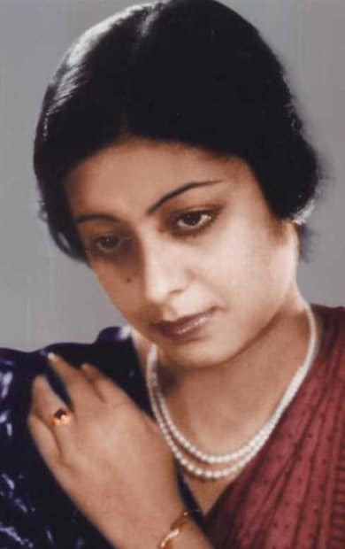  സിനിമയിൽ ഒരു താരമായി തിളങ്ങിയെങ്കിലും കാനൻ ദേവിയുടെ വിവാഹ ജീവിതത്തിൽ ചില ബുദ്ധിമുട്ടുകൾ നേരിടേണ്ടിവന്നു. പ്രശസ്ത ബ്രഹ്മ സമാജ് വിദ്യാഭ്യാസ വിദഗ്ധൻ ഹരംബ ചന്ദ്ര മൈത്രയുടെ മകൻ അശോക് മൈത്രയുമായുമായിട്ടായിരുന്നു ഇവരുടെ ആദ്യ വിവാഹം. കല്യാണം കഴിഞ്ഞതോടെ സിനിമയിൽ അഭിനയിക്കാനുള്ള അവരുടെ ആ​ഗ്രഹവും നിലച്ച നിലയിലായിരുന്നു. ഇതിനെ തുടർന്നുള്ള തർക്കങ്ങൾക്കൊടുവിൽ ഈ ബന്ധം പിരിഞ്ഞു. അഞ്ച് വർഷം മാത്രമായിരുന്നു ആ വിവാഹ ബന്ധത്തിന്റെ ആയുസ്സ്.