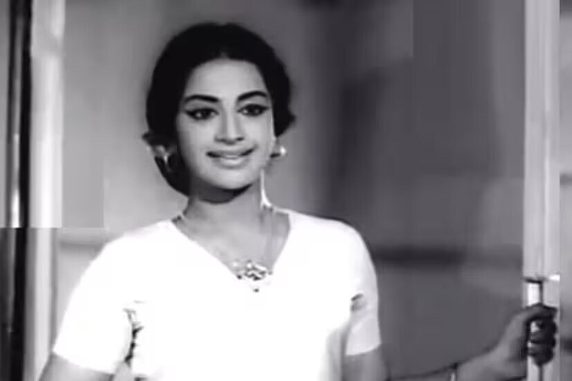 അന്തരിച്ച നടി ശ്രീ വിദ്യയാണ് അവർ. പ്രശസ്ത ഹാസ്യനടൻ കൃഷ്ണമൂർത്തിയുടെയും കർണാടക ഗായിക എം.എൽ. വസന്തകുമാരിയുടെയും മകളാണ് നടി ശ്രീ വിദ്യ. ശ്രീ വിദ്യ ജനിച്ച് ഒരു വർഷത്തിനുശേഷം, അച്ഛൻ കൃഷ്ണമൂർത്തി ഒരു അപകടത്തിൽപ്പെട്ടു രോഗബാധിതനായി.