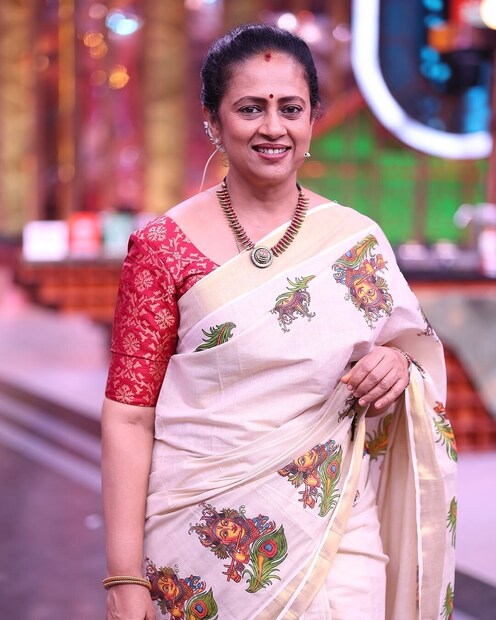 നാട്ടിലേക്ക് വരും മുൻപേ മസ്‌ക്കറ്റിൽ ഒരു ഇവന്റ് മാനേജ്‌മന്റ് സ്ഥാപനം നടത്തിവരികയായിരുന്നു അവർ. ഒൻപതു വർഷക്കാലം അവർ ഈ ജോലി തുടർന്നു. അതിനു ശേഷം നാട്ടിൽ വന്നതും സിനിമയിലേക്ക് ചേക്കേറുകയായിരുന്നു. ലോഹിതദാസിന്റെ സിനിമകളിൽ ലക്ഷ്മിക്ക് അമ്മവേഷമെങ്കിലും, അതൊരു സ്‌പോർട്ടിങ് റോൾ മാത്രമായിരുന്നു. പിന്നീടുള്ള ഏതാനും സിനിമകളിൽ അവർക്ക് അമ്മ വേഷം മാത്രമായി. ഒരു സിനിമയ്ക്കായി തല മുണ്ഡനം ചെയ്യാനും ലക്ഷ്മി തയാറായി. നിവിൻ പോളിയുടെ അമ്മയായും ലക്ഷ്മി രാമകൃഷ്ണൻ അഭിനയിച്ചു