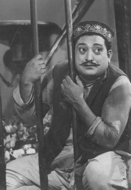 Bhagwan Dada, Richest actor, Bollywood, History, actor Bhagwan Dada, Bhagwan Dada life story, Bhagwan Dada movies, Bhagwan Dada films, Bhagwan Dada photos, Bhagwan Dada viral , what happened to Bhagwan Dada, Bhagwan Dada death ,Bhagwan Dada bungalow, Bhagwan Dada family, Bhagwan Dada bollywood, Actor Bhagwan Dada who once owned a 25 room bungalow,25 room bungalow 7 luxury cars ,died in a one room apartment viral story,viral story,ഭഗവാൻ ദാദ, നടൻ ഭഗവാൻ ദാദ, ബോളിവുഡ് നടൻ ഭഗവാൻ ദാദ, ഭഗവാൻ ദാദ വൈറൽ ,ഭഗവാൻ ദാദ ഫോട്ടോസ് ,ഭഗവാൻ ദാദ സിനിമകൾ ,ഭഗവാൻ ദാദയ്ക്ക് എന്ത് പറ്റി, ഭഗവാൻ ദാദ കുടുംബം , ഭഗവാൻ ദാദ മരണം ,ഭഗവാൻ ദാദ ,ജൂനിയർ ആർട്ടിസ്റ്റായി തുടക്കം,സ്വന്തമായി 25 മുറികളുള്ള ബംഗ്ലാവ്,7 ആഡംബര കാറുകൾ, നടൻ മരിച്ചത് ഒറ്റമുറി വീട്ടിൽ ,ഭഗവാൻ ദാദ ജീവിതം