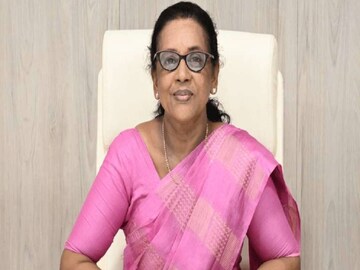 സര്‍ക്കാര്‍ തടഞ്ഞുവച്ച സിസയുടെ പെന്‍ഷന്‍ ആനുകൂല്യങ്ങള്‍ ഏറെ നീണ്ട നിയമപോരാട്ടങ്ങള്‍ക്കൊടുവില്‍ അടുത്തിടെയായിരുന്നു നൽകിയത്