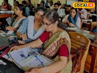 റോബോട്ടിക് പരിശീലനത്തിൽ പങ്കെടുക്കുന്ന കണ്ണൂരിലെ അധ്യാപകർ 