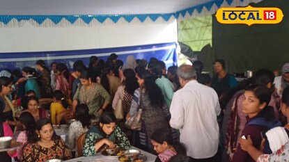 അമൃതം കർക്കിടകം ഭക്ഷ്യ മേളയിൽ എത്തിയവർ 